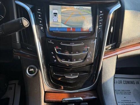 Used 2018 Cadillac Escalade Luxury image 40