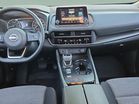 Used 2023 Nissan Rogue SV image 12
