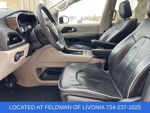 Used 2023 Chrysler Pacifica Limited image 20