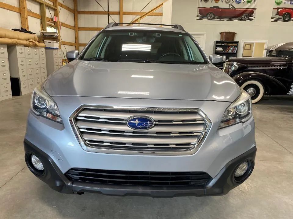 Used 2017 Subaru Outback 2.5i Premium AWD/4WD image 2