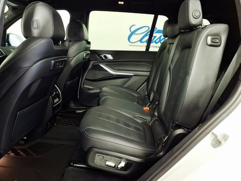 Used 2022 BMW X7 xDrive40i w/ M Sport Package AWD/4WD image 8