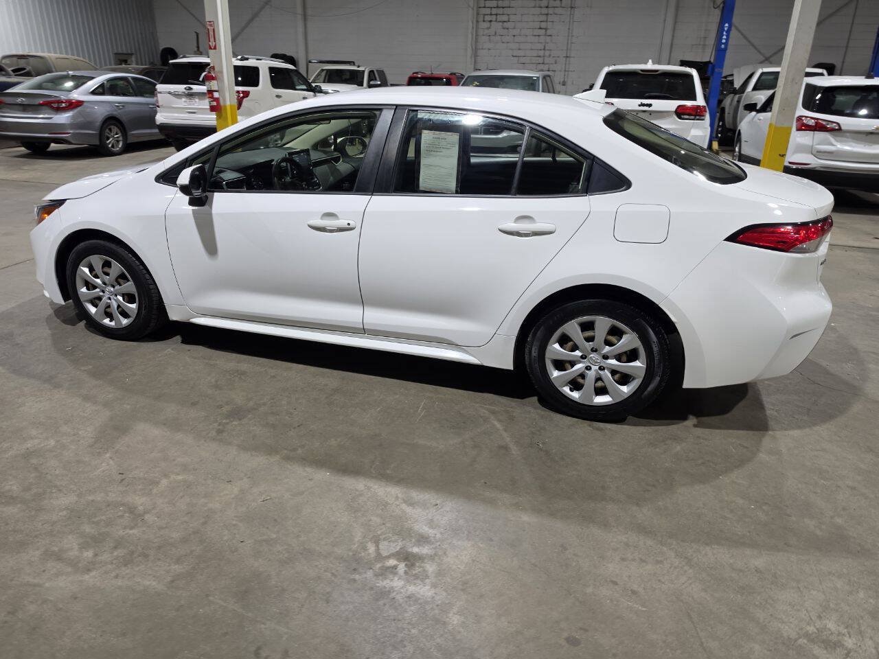 Used 2020 Toyota Corolla LE FWD image 6