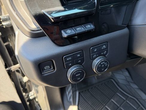 Used 2022 Chevrolet Silverado 1500 ZR2 w/ Technology Package AWD/4WD image 19
