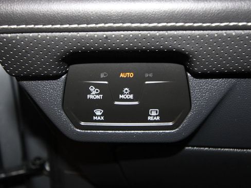 Used 2025 Volkswagen Atlas SE image 9