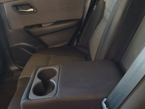 Used 2023 Nissan Rogue SV image 12