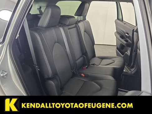 Certified 2025 Toyota Grand Highlander AWD image 27