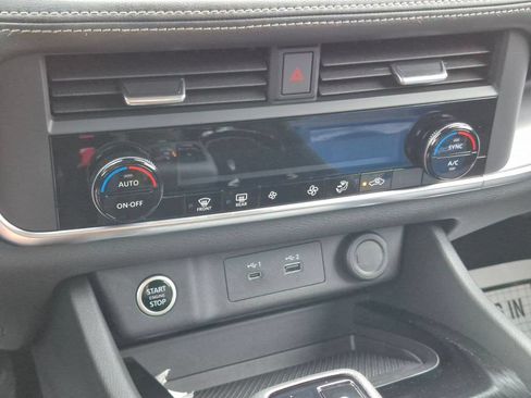 Certified 2023 Nissan Rogue SV AWD/4WD image 18