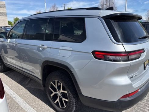 Used 2023 Jeep Grand Cherokee L Limited image 24