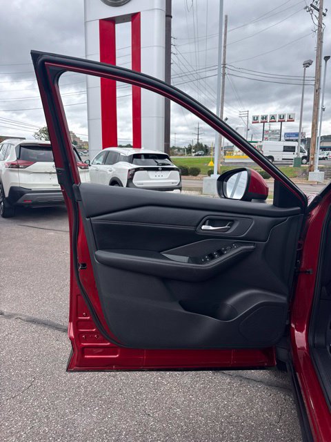 Certified 2024 Nissan Rogue SV w/ SV Premium Package AWD/4WD image 11