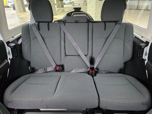 Used 2025 Jeep Wrangler Unlimited Sahara image 31