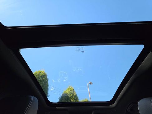 Used 2021 Jaguar F-PACE R-Dynamic S image 28