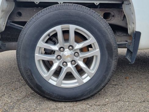 Used 2022 Chevrolet Silverado 1500 LT AWD/4WD image 5