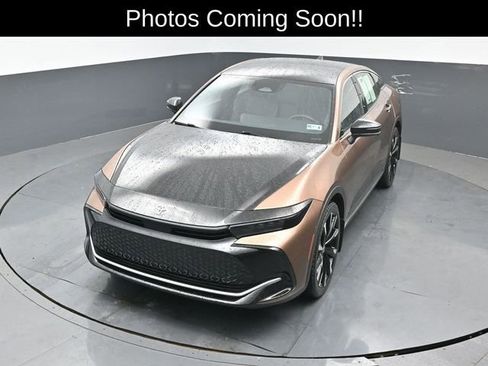 Used 2023 Toyota Crown Platinum AWD/4WD image 7