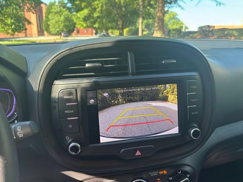 Used 2025 Kia Soul LX w/ LX Technology Package FWD image 20