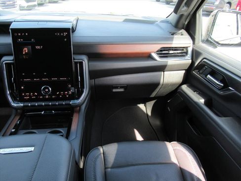Used 2025 GMC Yukon XL Denali image 14