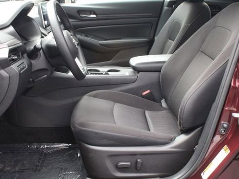 Used 2025 Nissan Altima 2.5 SV image 33