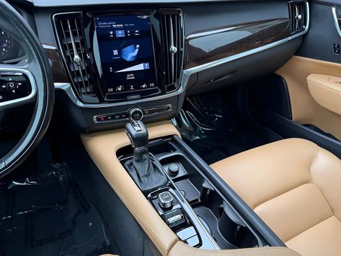 Used 2018 Volvo S90 T5 Momentum image 46