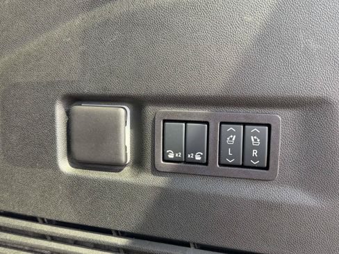 Certified 2026 Chevrolet Suburban Premier AWD/4WD image 9