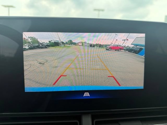 Used 2024 Chevrolet Trax RS w/ Sunroof Package FWD image 16