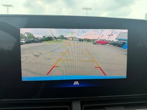 Used 2024 Chevrolet Trax RS w/ Sunroof Package FWD image 16