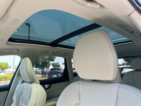 Certified 2026 Volvo XC60 B5 Ultra w/ Protection Package Premier image 24