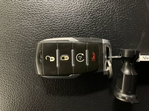Used 2022 RAM 1500 Big Horn AWD/4WD image 32