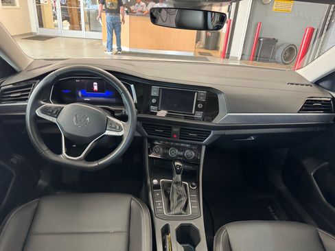 Used 2024 Volkswagen Jetta SE w/ Panoramic Sunroof Package FWD image 15
