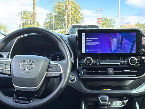 Used 2024 Toyota Highlander Limited image 10