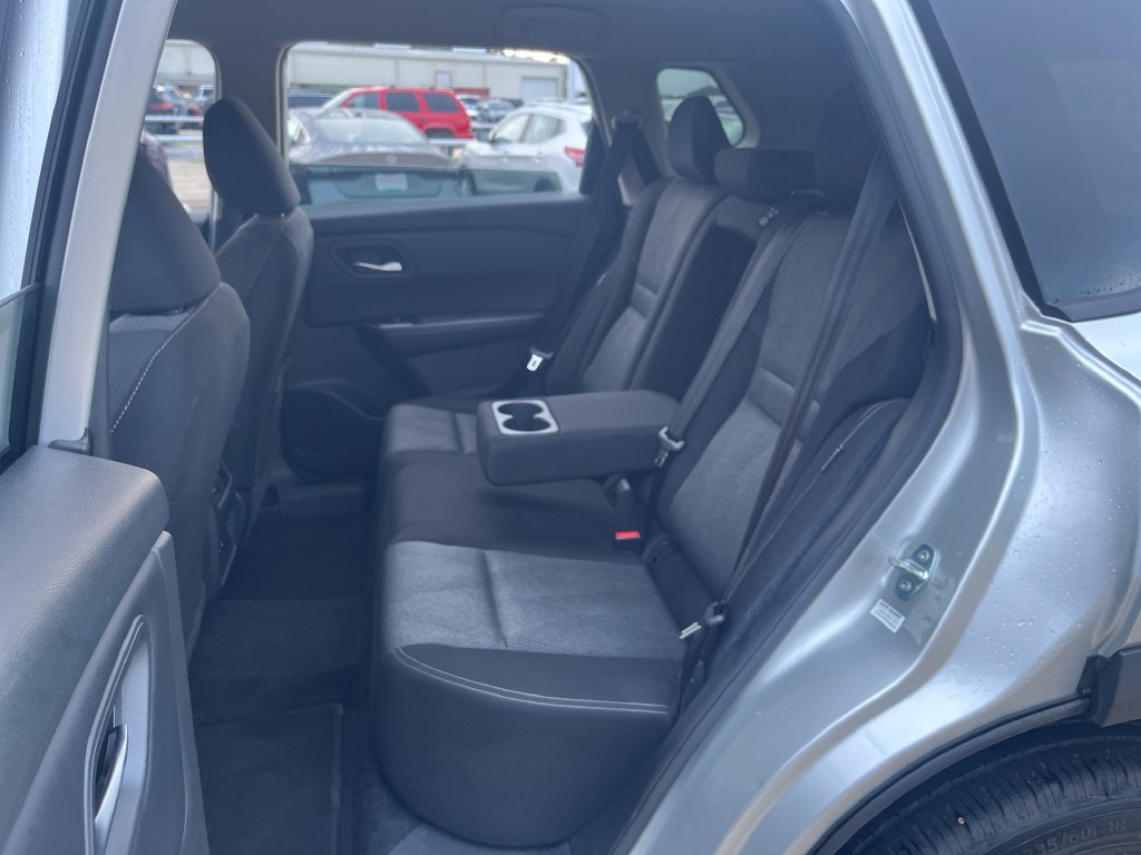 Used 2025 Nissan Rogue SV FWD image 22