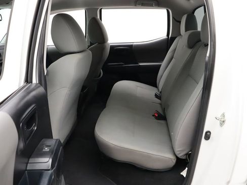 Certified 2018 Toyota Tacoma SR image 19