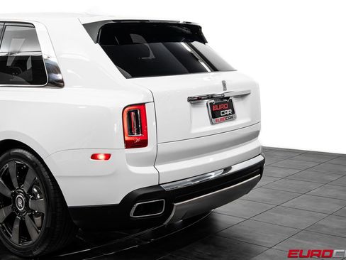 Used 2022 Rolls-Royce Cullinan w/ Cullinan Package AWD/4WD image 17
