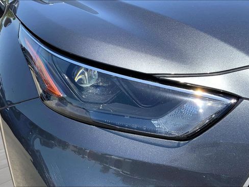 Used 2023 Toyota Highlander XLE AWD/4WD image 33