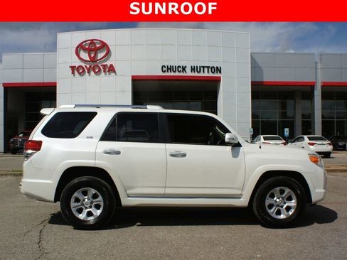 Used 2011 Toyota 4Runner SR5 w/ Convenience Pkg image 1