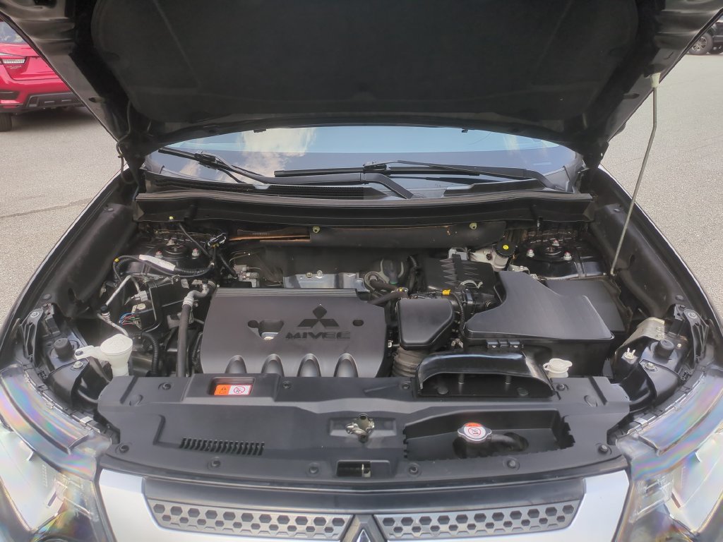 Used 2020 Mitsubishi Outlander ES FWD image 21