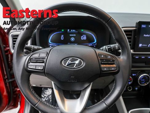 Used 2024 Hyundai Venue SEL image 10