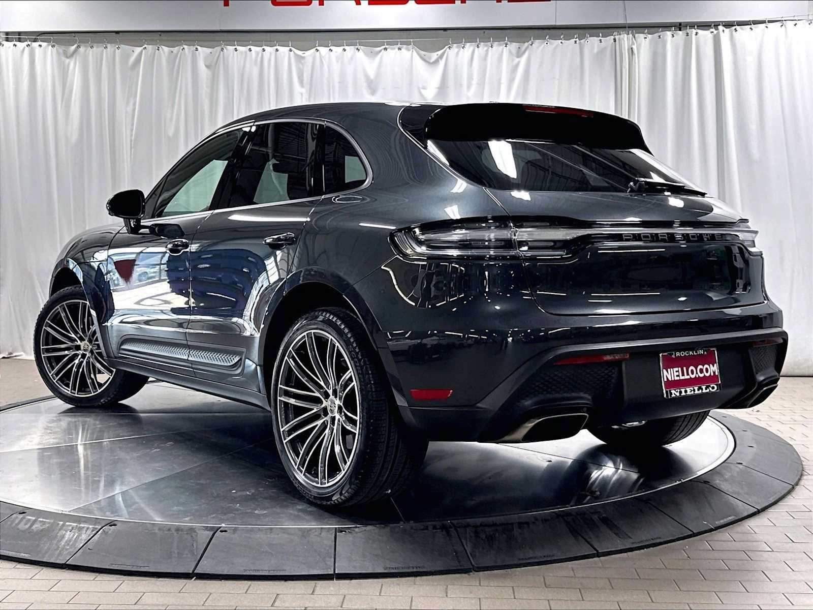 Used 2024 Porsche Macan AWD/4WD image 3