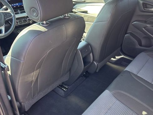 Used 2025 Chevrolet Trax LT w/ LT Convenience Package FWD image 13