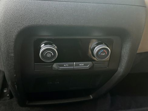 Used 2025 Buick Enclave Preferred image 28