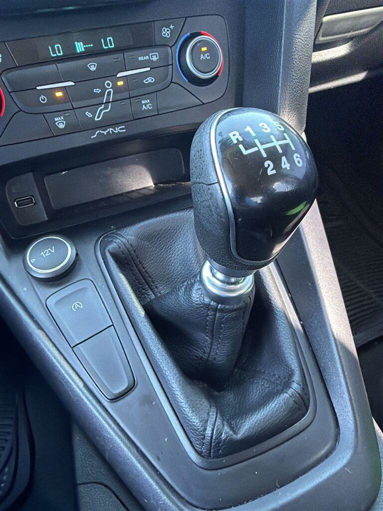 Used 2017 Ford Focus SE FWD image 19
