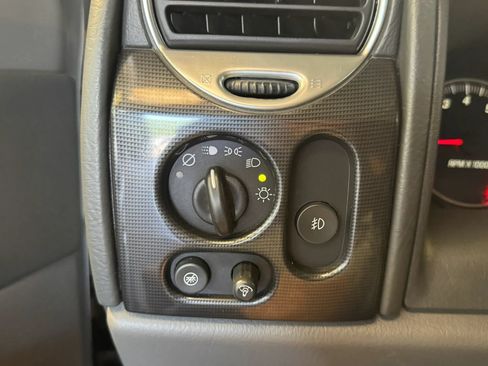 Used 2004 GMC Envoy XUV SLE w/ 1SB Preferred Equipment Group AWD/4WD image 13