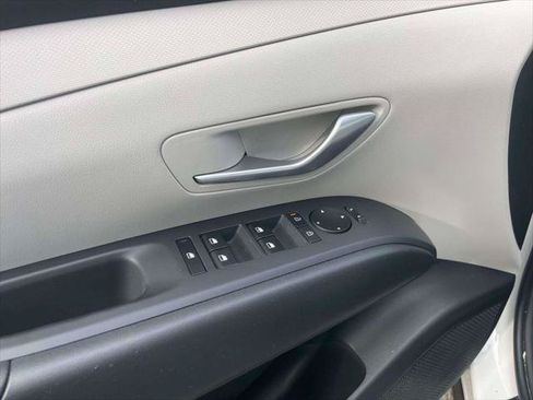 Used 2025 Hyundai Tucson SE AWD/4WD image 16
