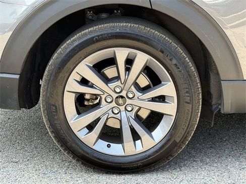 Used 2023 Ford Explorer XLT w/ Equipment Group 202A image 7