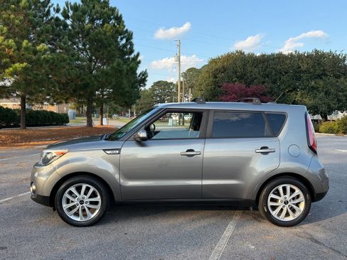 Used 2018 Kia Soul + image 5