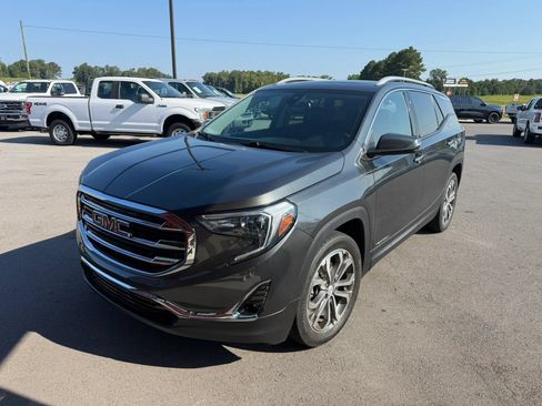 Used 2020 GMC Terrain SLT w/ Preferred Package FWD image 2