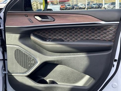 New 2025 Jeep Grand Cherokee L Summit image 11