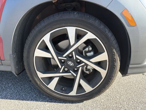 Used 2022 Hyundai Kona Limited FWD image 8