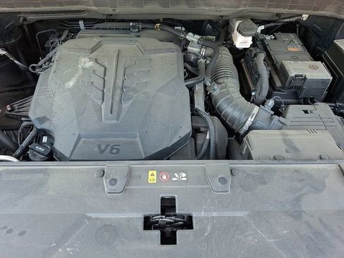 Used 2023 Kia Carnival LX FWD image 29