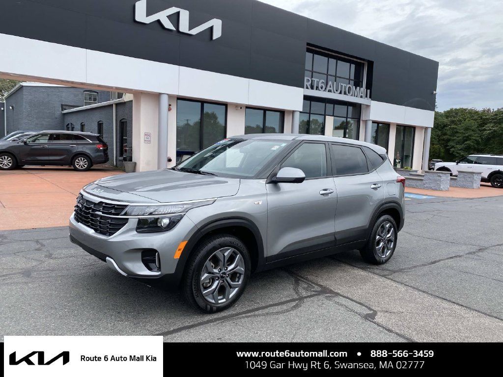 Used 2025 Kia Seltos LX AWD/4WD image 1