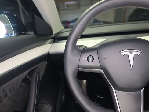 Used 2022 Tesla Model 3 Long Range AWD/4WD image 29