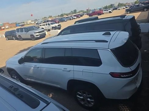 Used 2023 Jeep Grand Cherokee L Limited AWD/4WD image 30